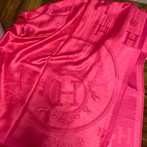 Pink Scarf, only one use. Very soft and good quality.